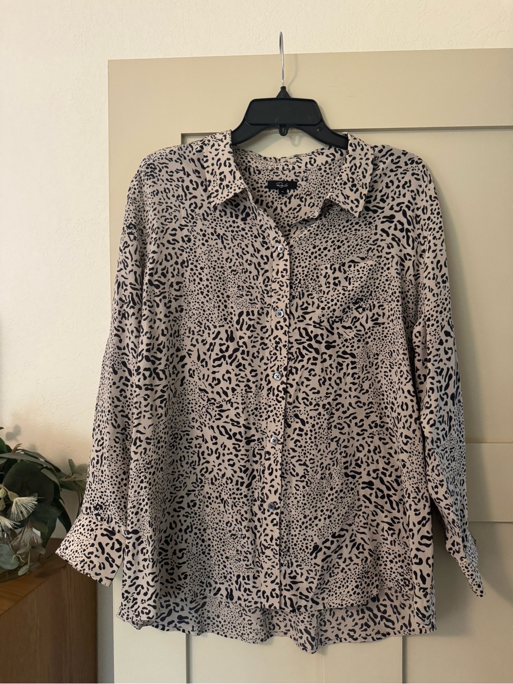 Rails XL 100% silk Cheetah Print Long Sleeve Shirt